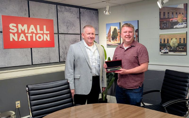 Mayor surprises Duff with key to city