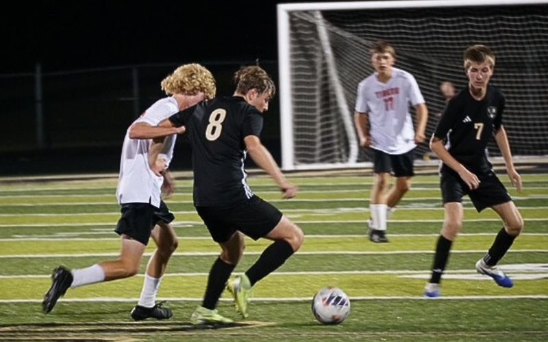 WLS boys defeat Ben Logan; Girls fall, Calvary Christian earns shutout win