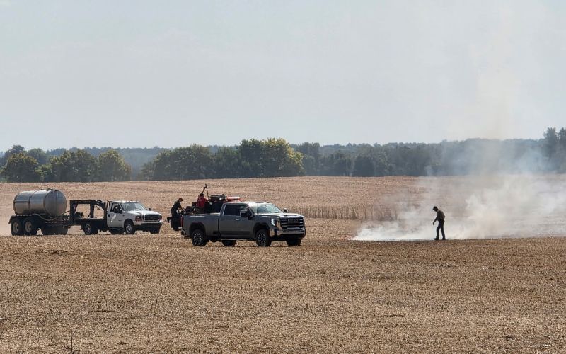 Field fire quickly contained in Logansville