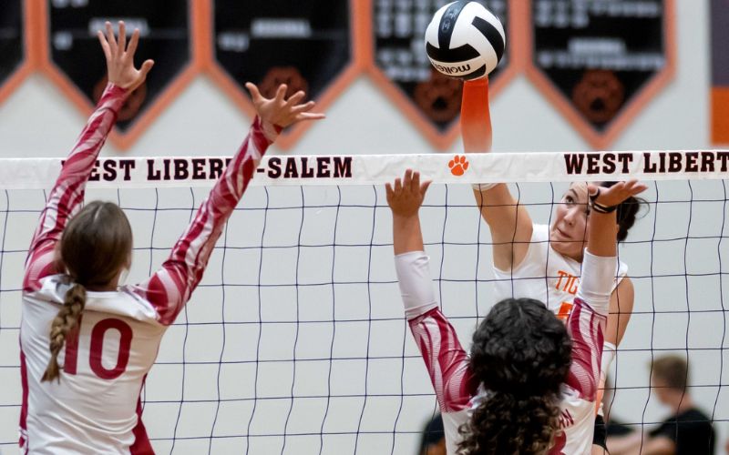 WL-S volleyball picks up massive weekday wins, JV soccer plays to draw