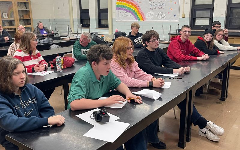 Bellefontaine Quiz Bowl team sweeps season finale