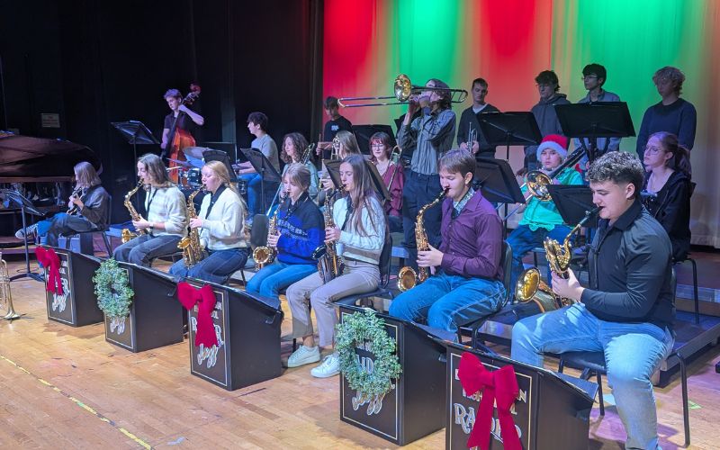 Bellefontaine Rotary enjoys Christmas jazz; Highlights Youth Leadership Program